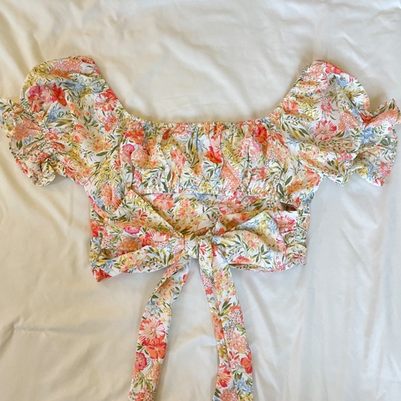 floral print crop blouse with tie back - size L - Picture 3 of 4